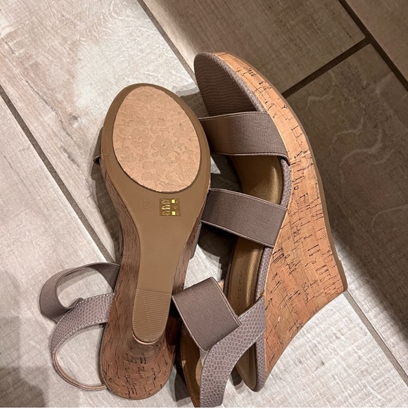 CL by‎ Laundry Taupe Strappy Heels - Picture 3 of 8